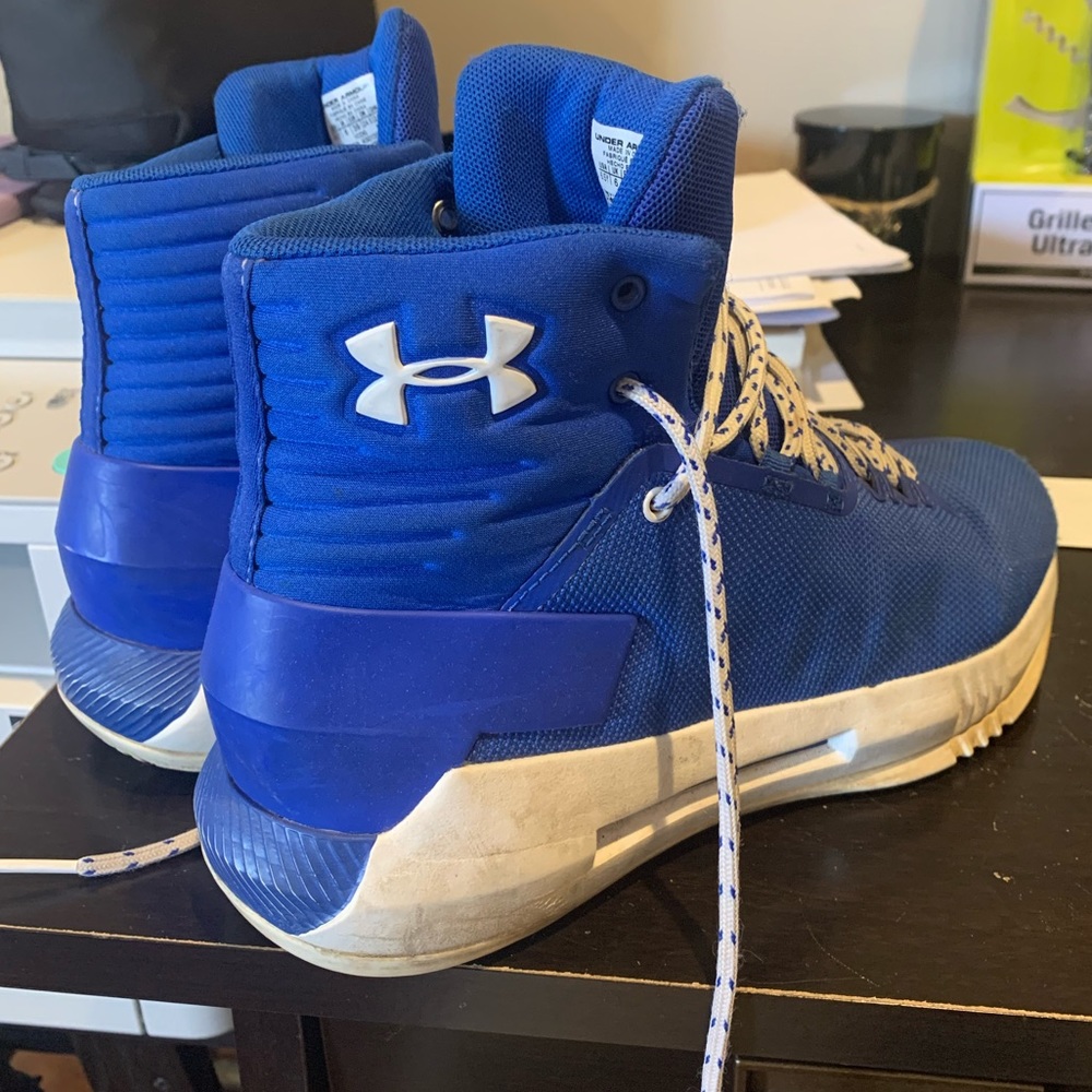 Great conditions UA sneakers 👟